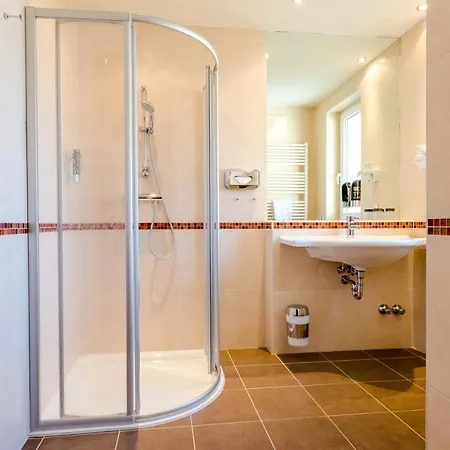 Hotel & Appartements Erlenheim 3* Velden am Wörthersee