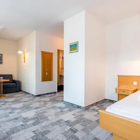 Hotel & Appartements Erlenheim 3* Velden am Wörthersee