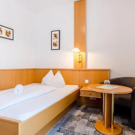 Hotel & Appartements Erlenheim Konukevi Velden am Wörthersee