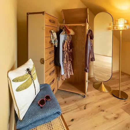 Newly Renovated Boutique Giulia Slow Gasthuis 3*