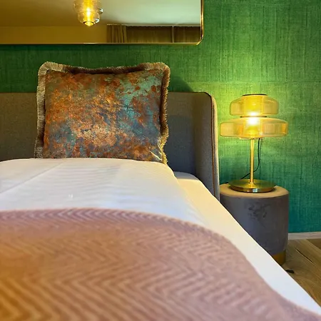 Newly Renovated Boutique Giulia Slow Gasthuis 3*